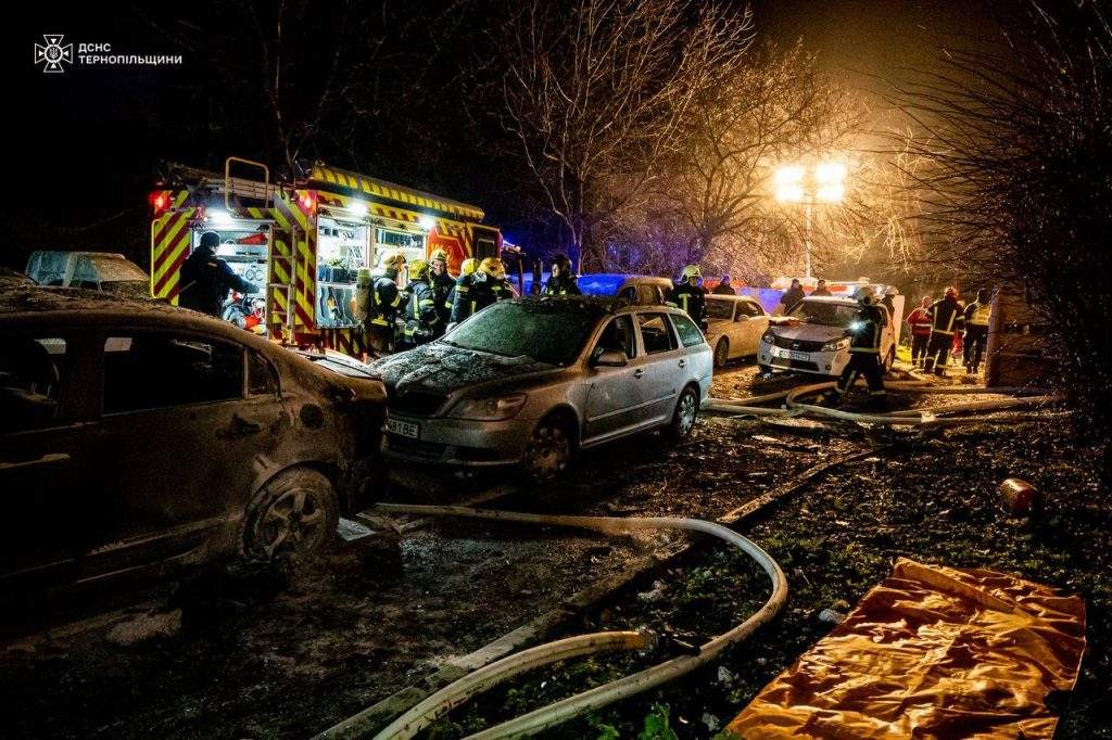 Безпілотник у Тернополі вдарив у житловий будинок