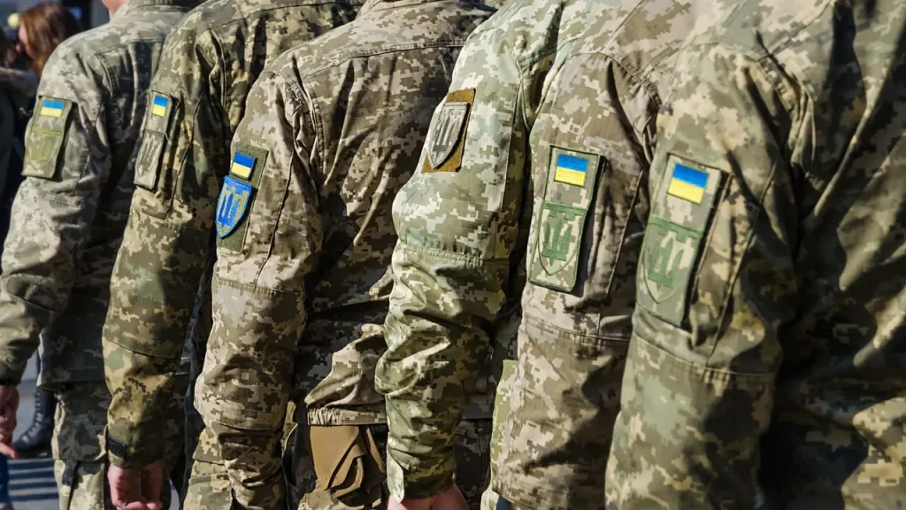 Чим замінити солдатів на фронті
