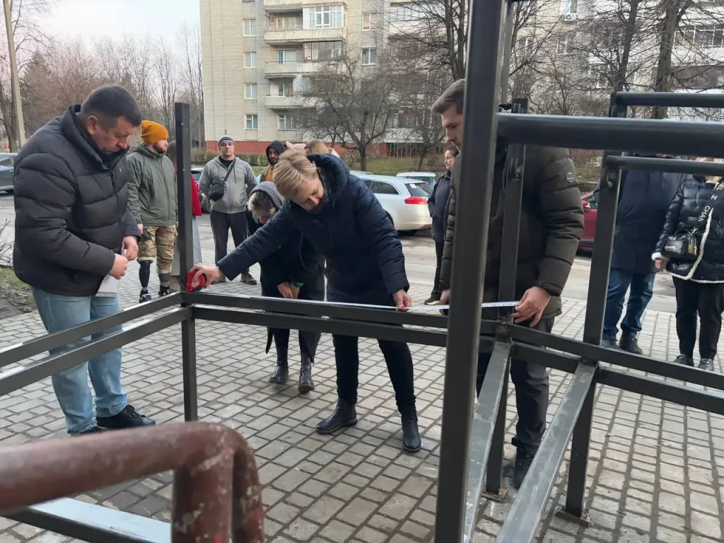 У Львові скандал через пандус для військового,який втратив на війні обидві ноги: фото,Конфлікт через встановлення пандуса для ветерана