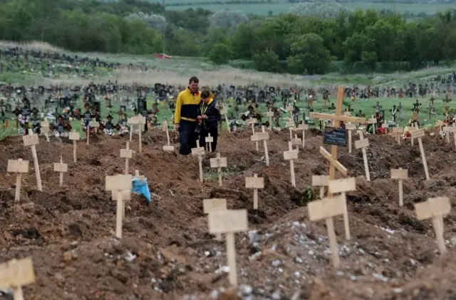 У Маріуполі окупанти викинули на вулицю тисячі тіл загиблих — Андрющенко
