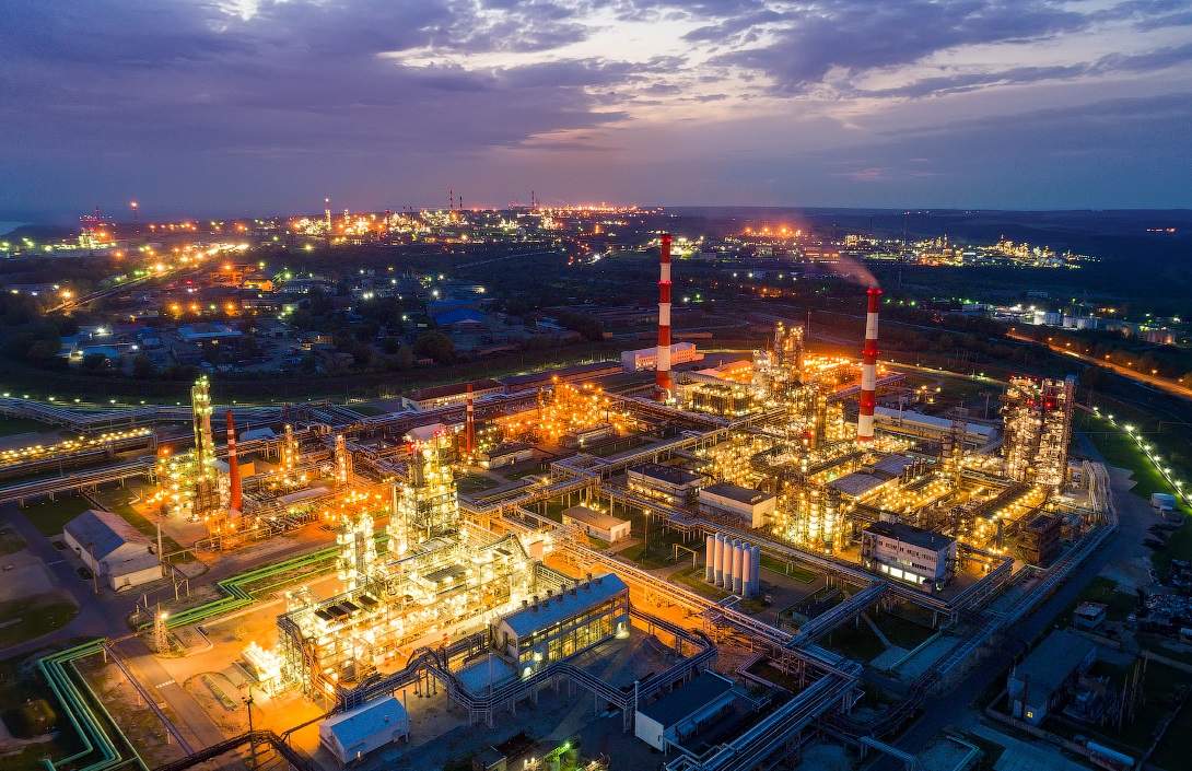 В Уфі після вибухів загорівся нафтопереробний комплекс: відео ➤ Prozoro.net.ua