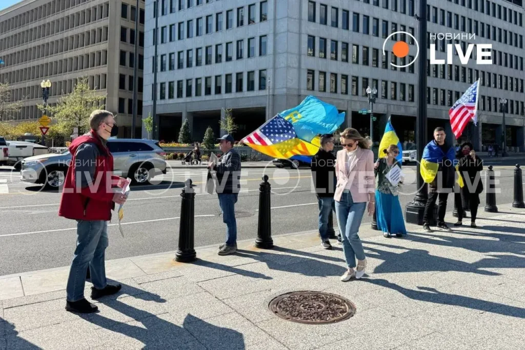 Біля Білого дому,удар по Сумах,акція на підтримку України,адміністрація Дональда Трампа