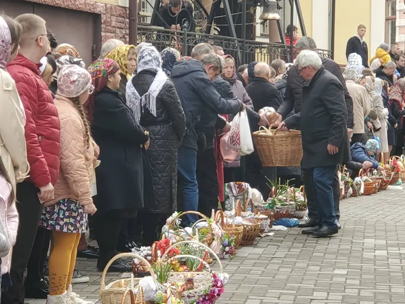 Освячувати лише верхівки пасок: священник сказав, чи є тут гріх