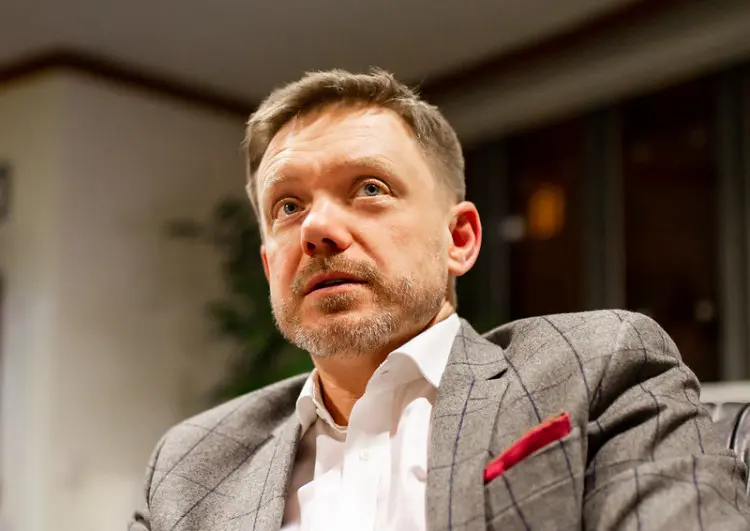 Вісім бюджетних мільйонів компенсації за напад на журналіста: суд закрив справу
