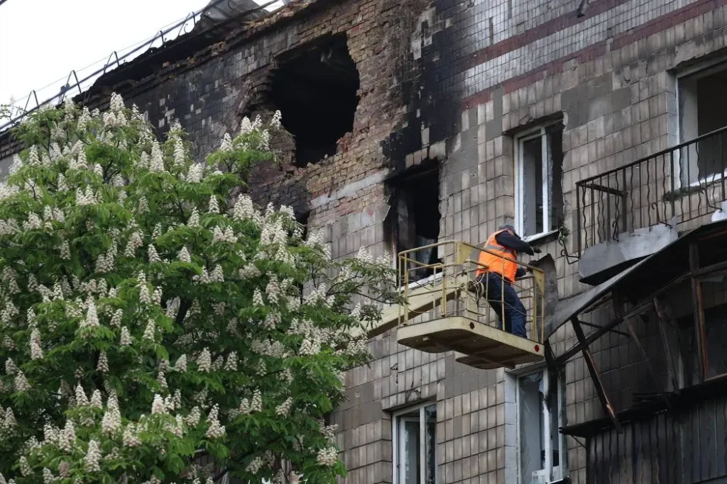 Росія,цивільні об'єкти,в Києві,окупанти,в Шевченківському районі Росія Нічна атака на Київ 7 травня - пошкоджений будинок в Шевченківському районі