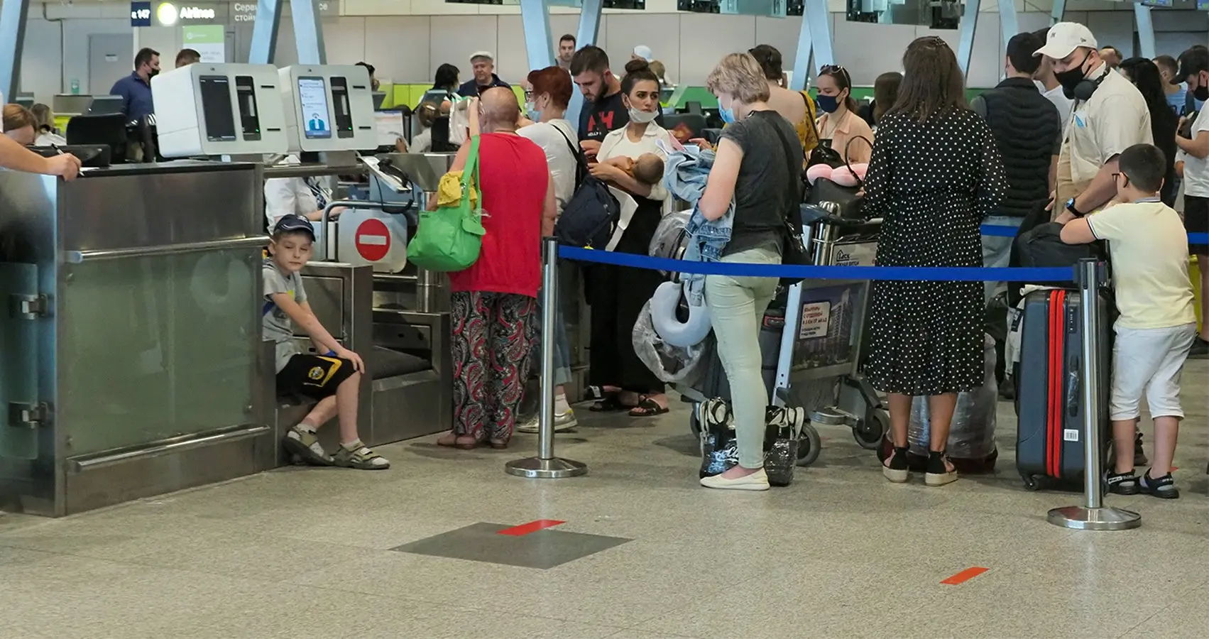 Атака дронів у Москві: в аеропортах застрягли сотні пасажирів 