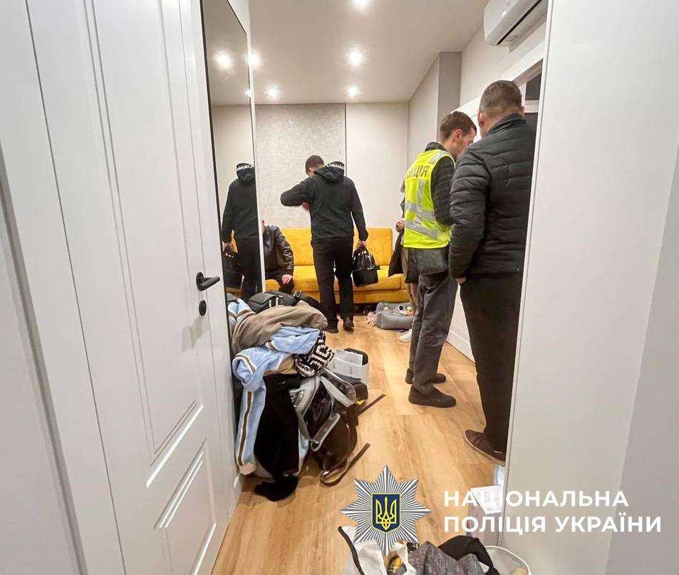 Поліція,київ,Нетверезі київські блогери вихвалялися зброєю,стрим,зброя Поліція Нетверезі київські блогери вихвалялися зброєю