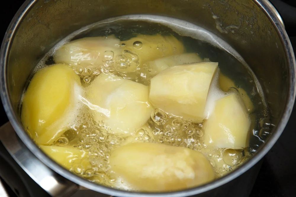 знімати піну,картопля,кухарі,кулінарний лайфхак знімати піну картопля