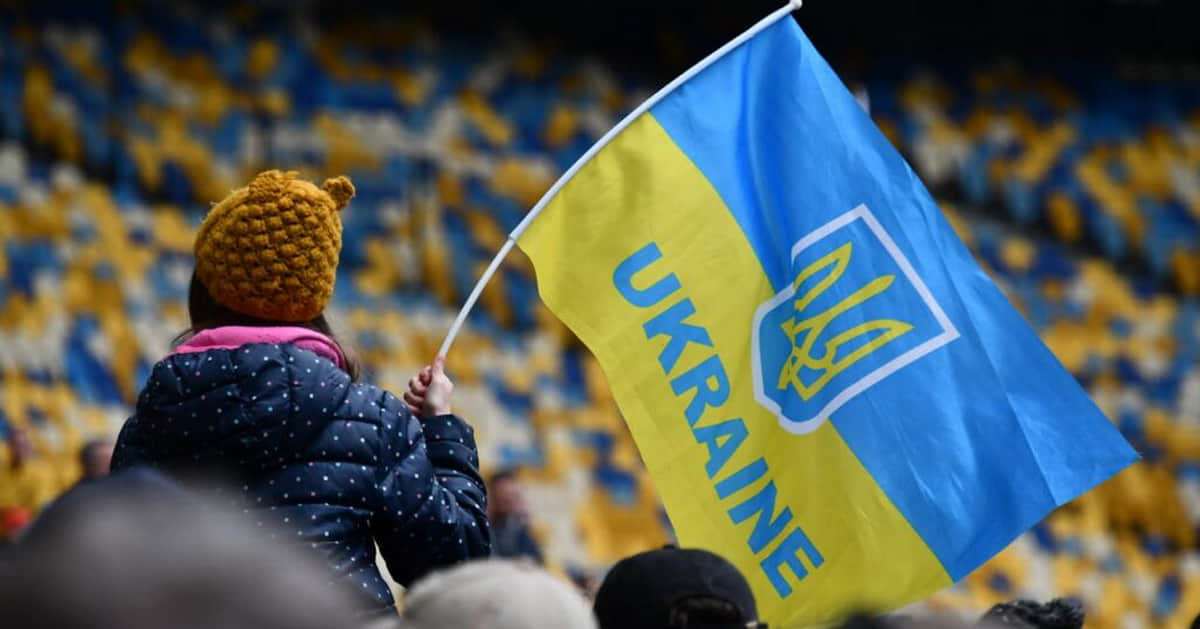 Прихильники кандидата в президенти Польщі зірвали український прапор