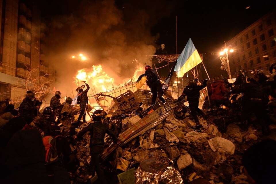 Прихильники кандидата в президенти Польщі зірвали український прапор