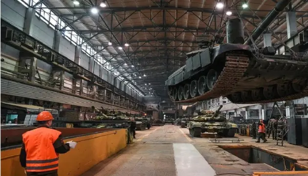 Росії не вистачає матеріалів для виробництва зброї: як санкції поступово зупиняють війну