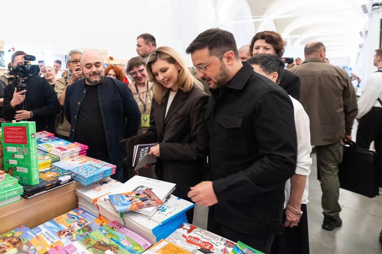 Зеленський з дружиною відвідав «Книжковий Арсенал»: які книги обрали