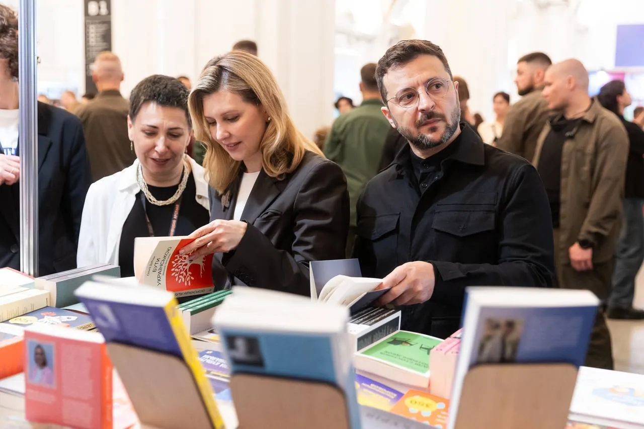 Зеленський з дружиною відвідав «Книжковий Арсенал»: які книги обрали