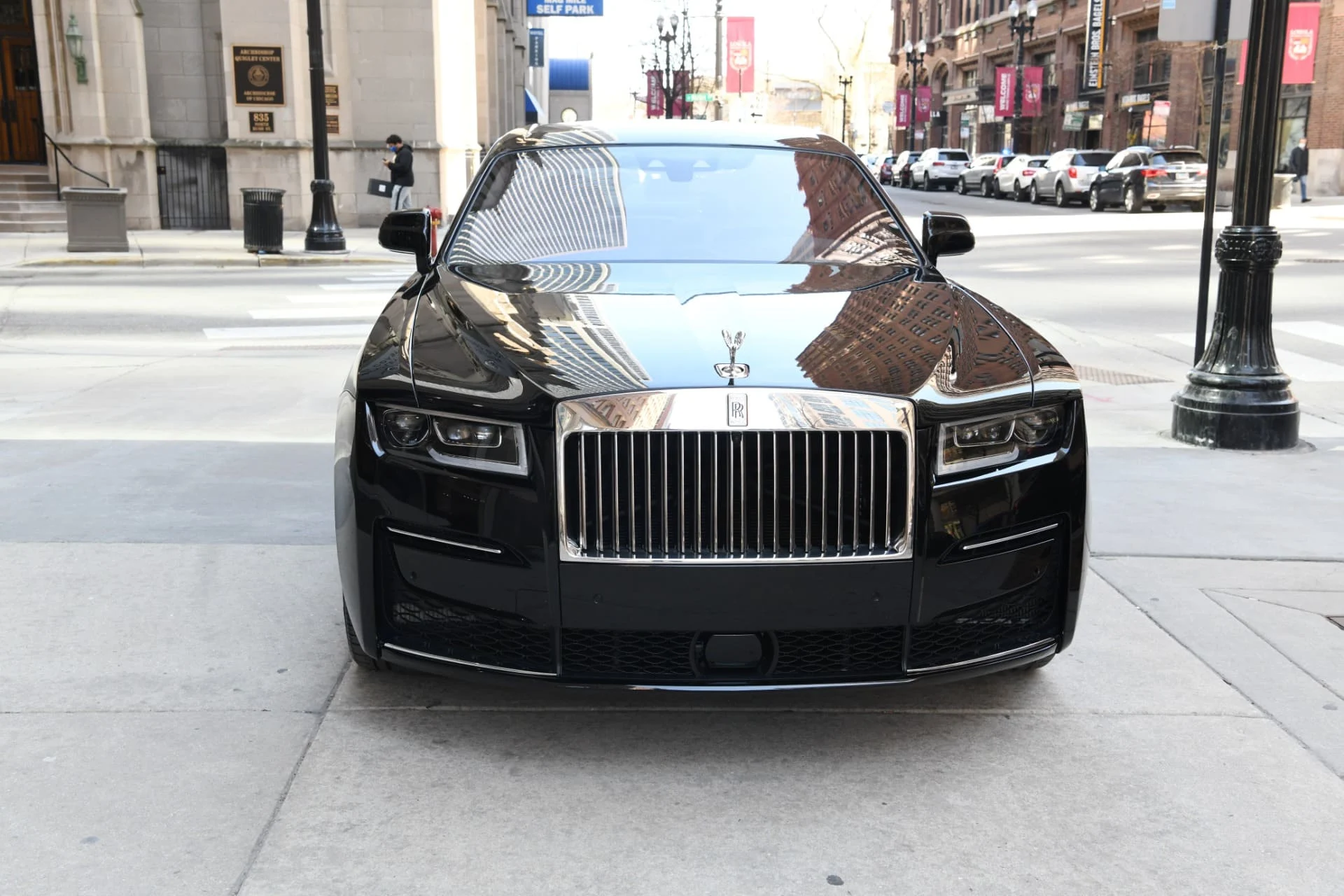 Українка купила один із найдорожчих Rolls‑Royce у світі: чим вона займається