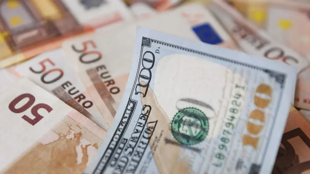 Прогноз курсів долара та євро на червень 