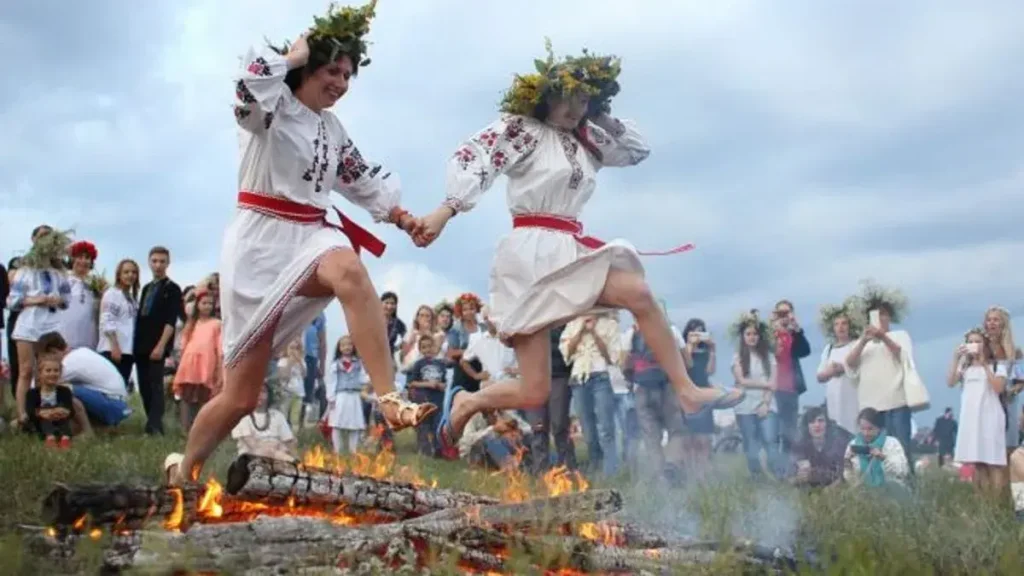 Івана Купала,Що за свято Івана Купала,Традиції Івана Купала,Ворожіння на Івана Купала,Чому на Купала шукають квітку папороті Івана Купала Що за свято Івана Купала