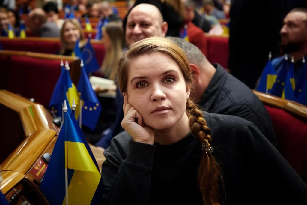 Безуглою,посол Канади,ЛГБТ,Наталка Цмоць Безуглою Між депутаткою Безуглою та посолкою Канади виник скандал