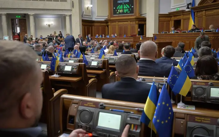 Понад половина нардепів не сплачують штрафи: хто найбільше заборгував державі