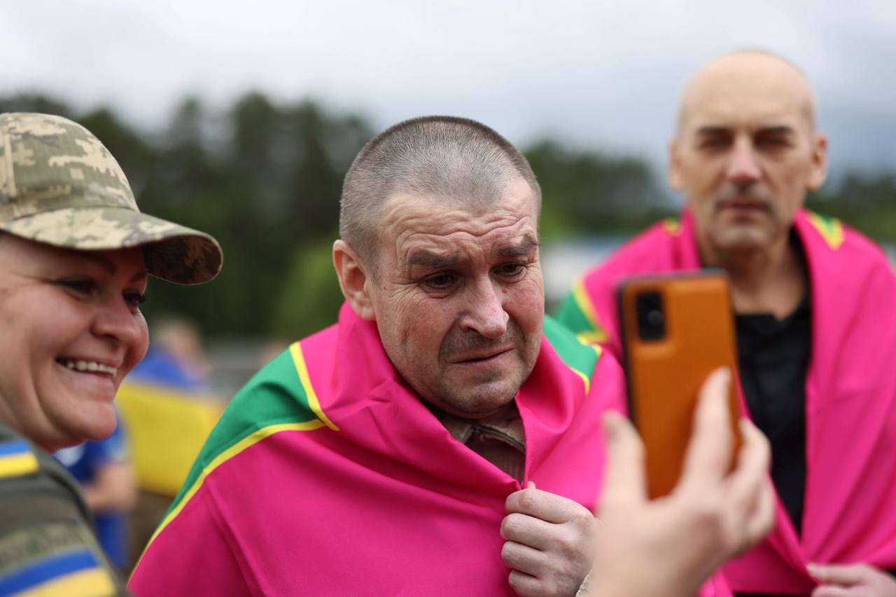 Україна повернула з полону важкопоранених та тяжкохворих захисників: фото з обміну