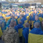 Українському воїну видаляють напис “Слава росії”, який окупанти випалили у полоні (фото) ➤ Prozoro.net.ua