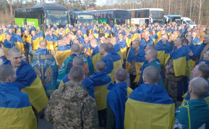 Українському воїну видаляють напис “Слава росії”, який окупанти випалили у полоні (фото) ➤ Prozoro.net.ua
