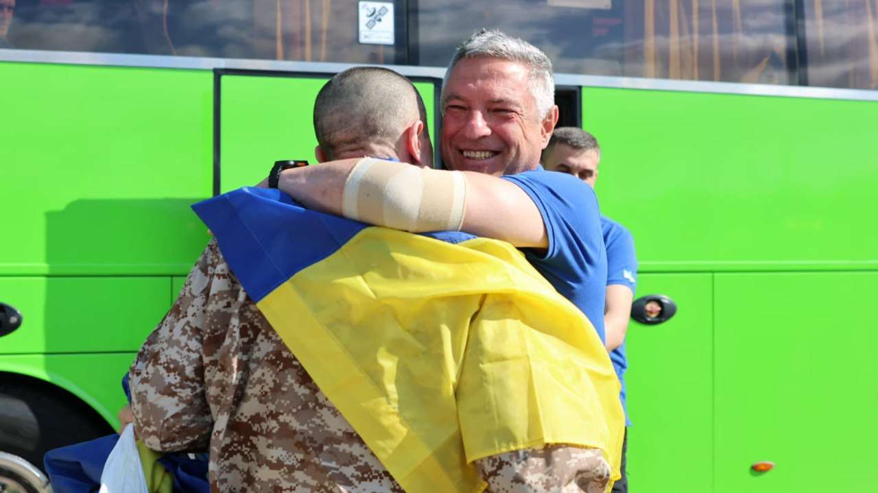Україна повернула з полону захисників, яких РФ утримувала з 2022 року (фото)