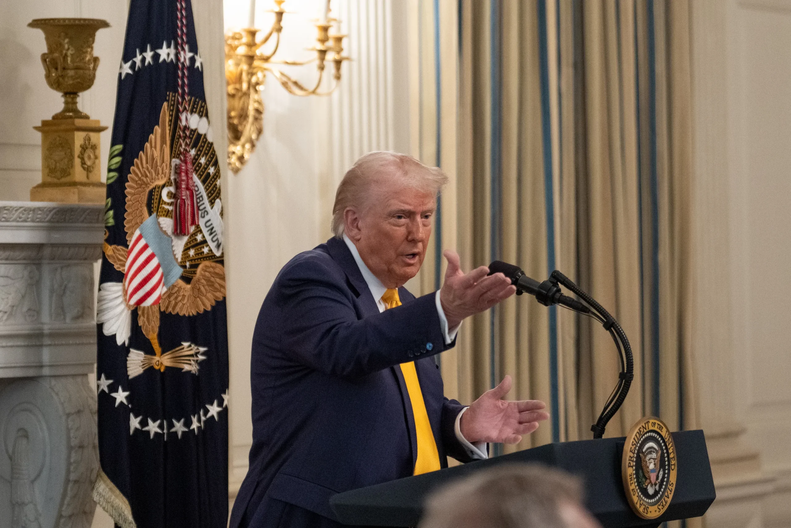 Трамп заявив, що змусить Іран та Ізраїль укласти мирну угоду
