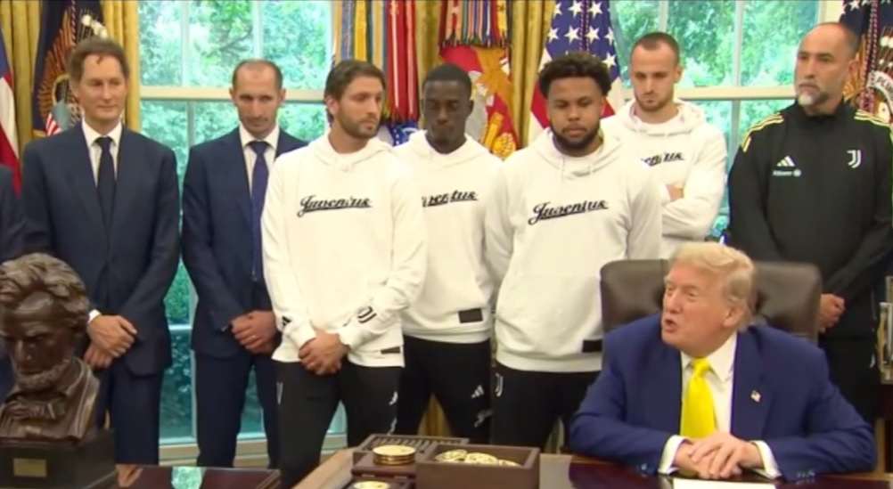 Трамп прийняв футболістів Ювентуса у Білому домі: зустріч стала мемом