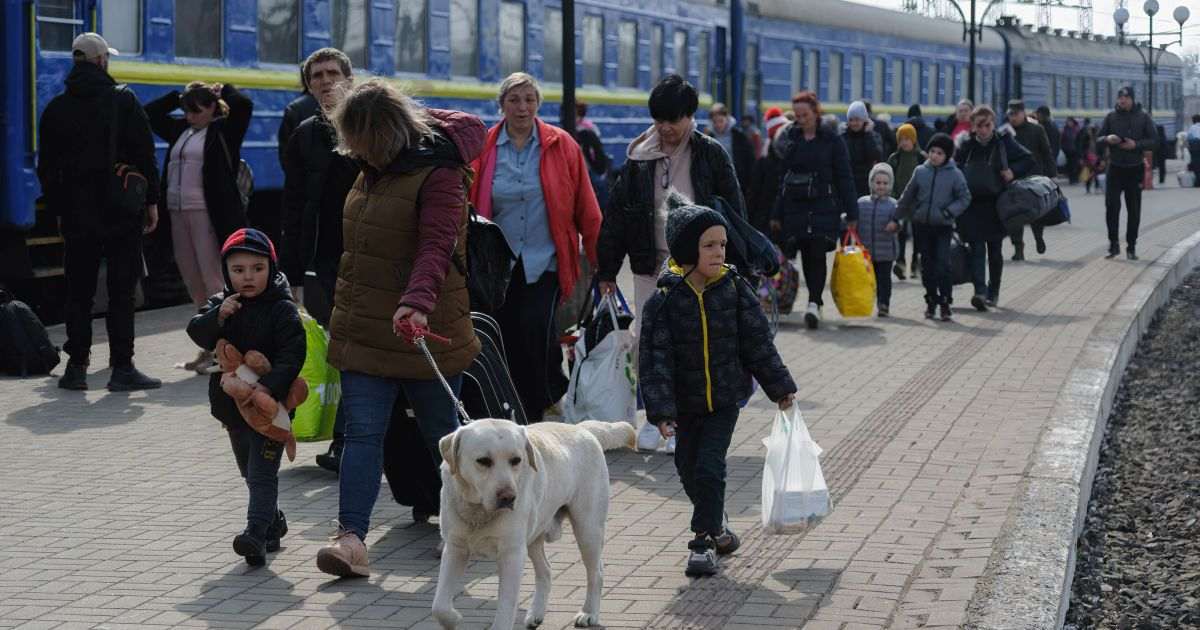 В одній з областей терміново відселяють людей: що відомо