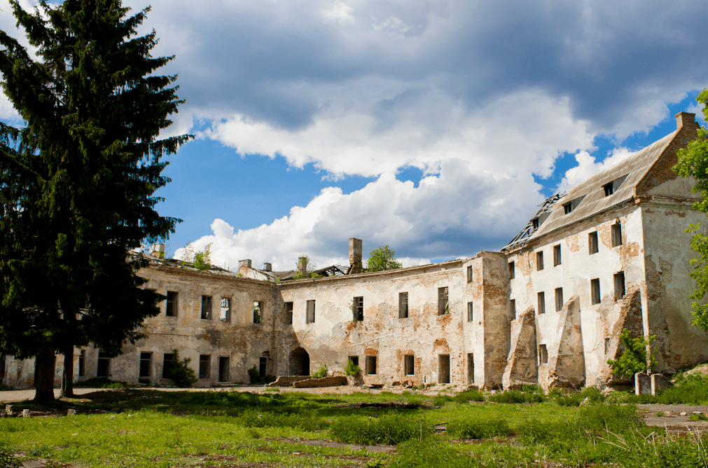 замок,Клеванський замок,Від школи до катівні замок Клеванський замок