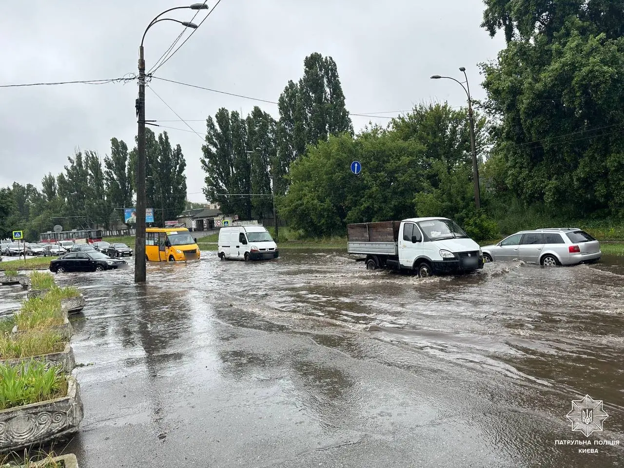Зливи паралізували Київ: вулиці перетворилися на річки (відео) ➤ Главное.net