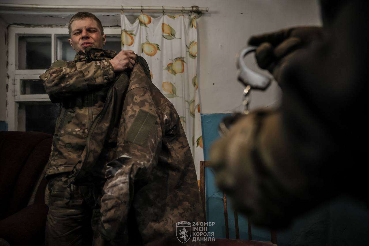 Бійці ЗСУ взяли в полон російських десантників-зеків (фото)