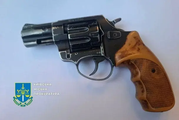 У Києві велосипедист відкрив вогонь по авто з волонтеркою та дитиною: подробиці
