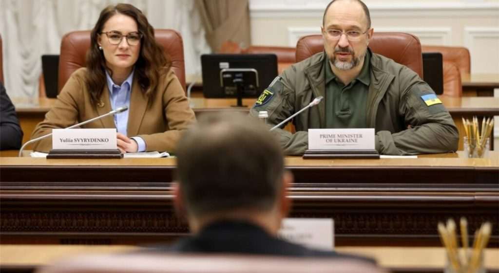 Хто зберіг свої посади