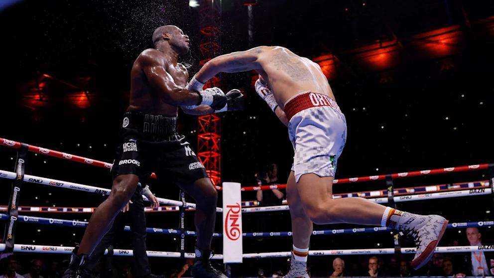 Олександр Усик,Бій Усик Дюбуа,титули чемпіона WBA,WBO та IBF Олександр Усик Бій Усик Дюбуа