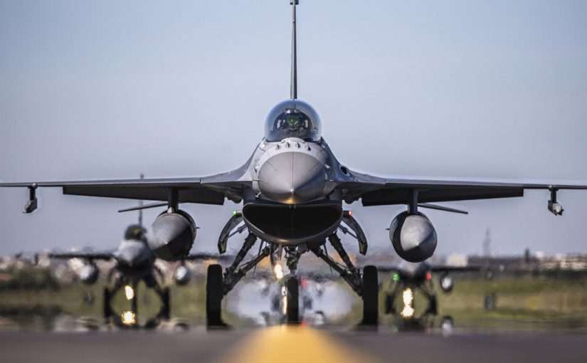 У США F-16 перехопив літак над гольф-клубом Трампа  ➤ Prozoro.net.ua