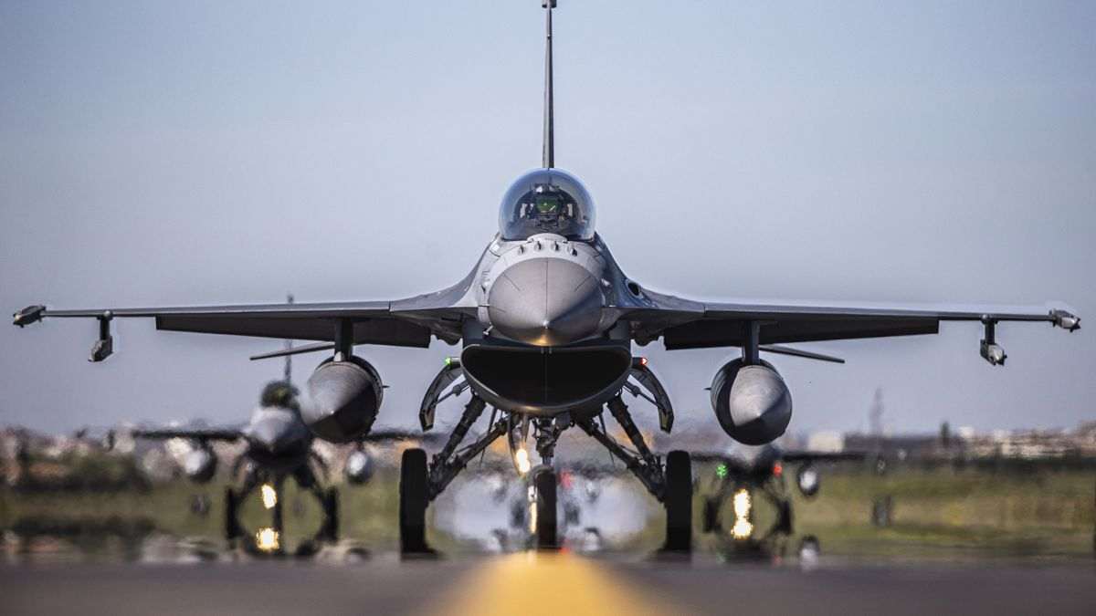 У США F-16 перехопив літак над гольф-клубом Трампа ➤ Главное.net