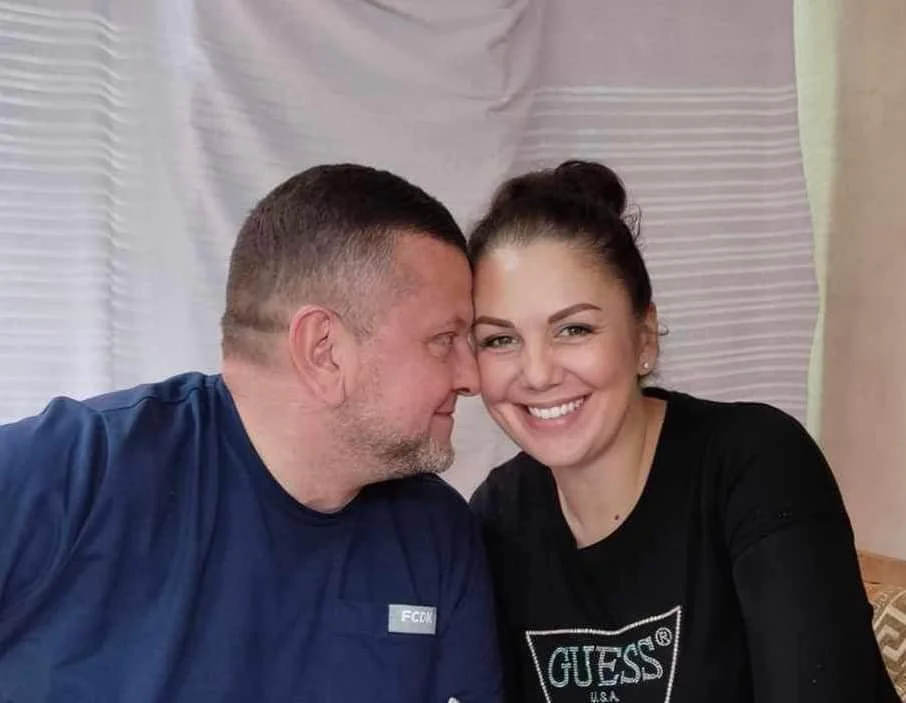 одна,доньки Залужного,Валерій Залужний,Залужний з дружиною Оленою одна Залужний з дружиною Оленою
