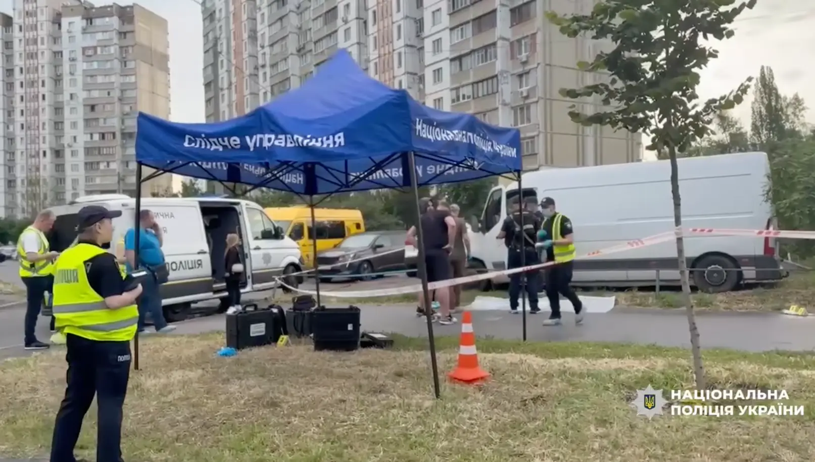 У Києві чоловіка застрелили в авто: поліція розслідує умисне вбивство