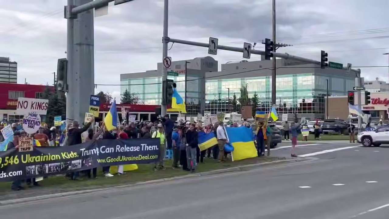 Аляска вибухнула мітингами перед приїздом Путіна (фото, відео)