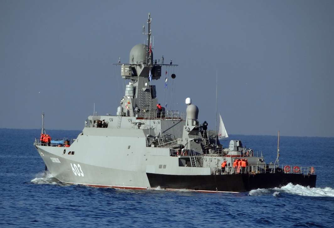 Бійці ГУР знищили корабель РФ — носій “Калібрів” в Азовському морі (відео)