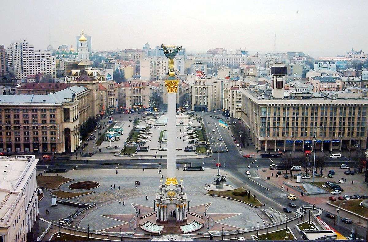 Таким його пам’ятають одиниці: архівні фото нагадали про легендарний фонтан на Майдані