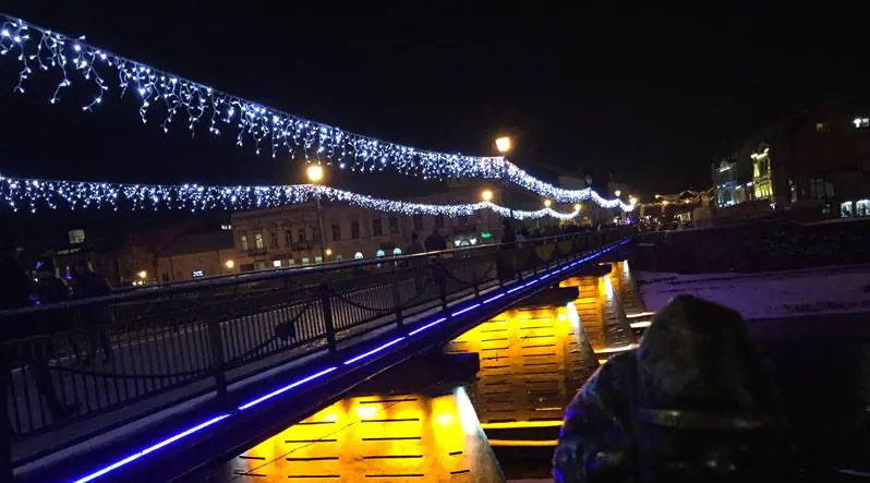 Виконує бажання,Ужгородський міст,Міст бажань в Ужгороді,мости в ужгороді Виконує бажання Ужгородський міст