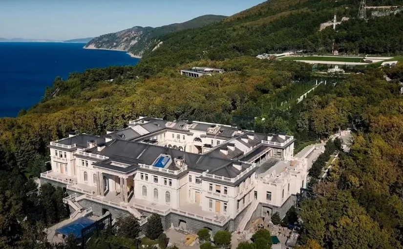 Український дрон спричинив пожежу неподалік палацу Путіна ➤ Prozoro.net.ua