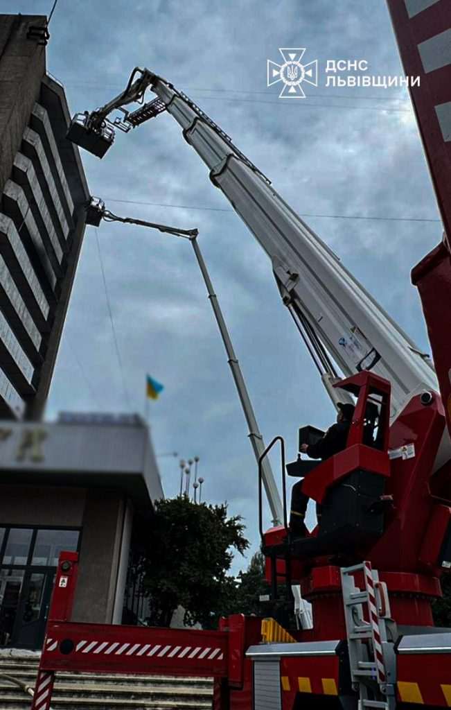 Пожежа,Пожежа готель Власта Львів,рятувальники Пожежа Пожежа готель Власта Львів