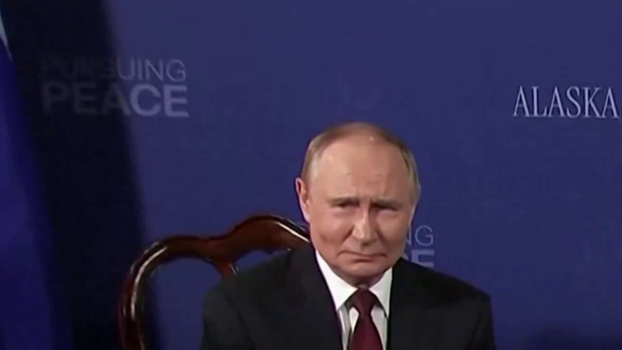 Путін двічі проігнорував питання про вбивство українців (відео)