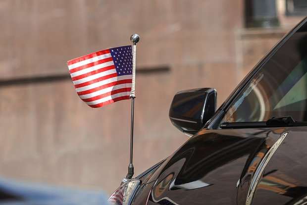 США заробляють на продажі зброї Україні – заява американського міністра
