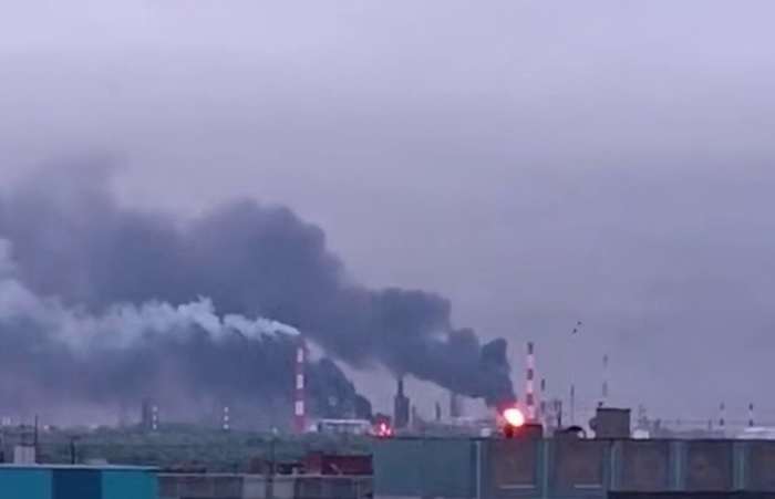Дрони атакували НПЗ у російській Сизрані: фото і відео