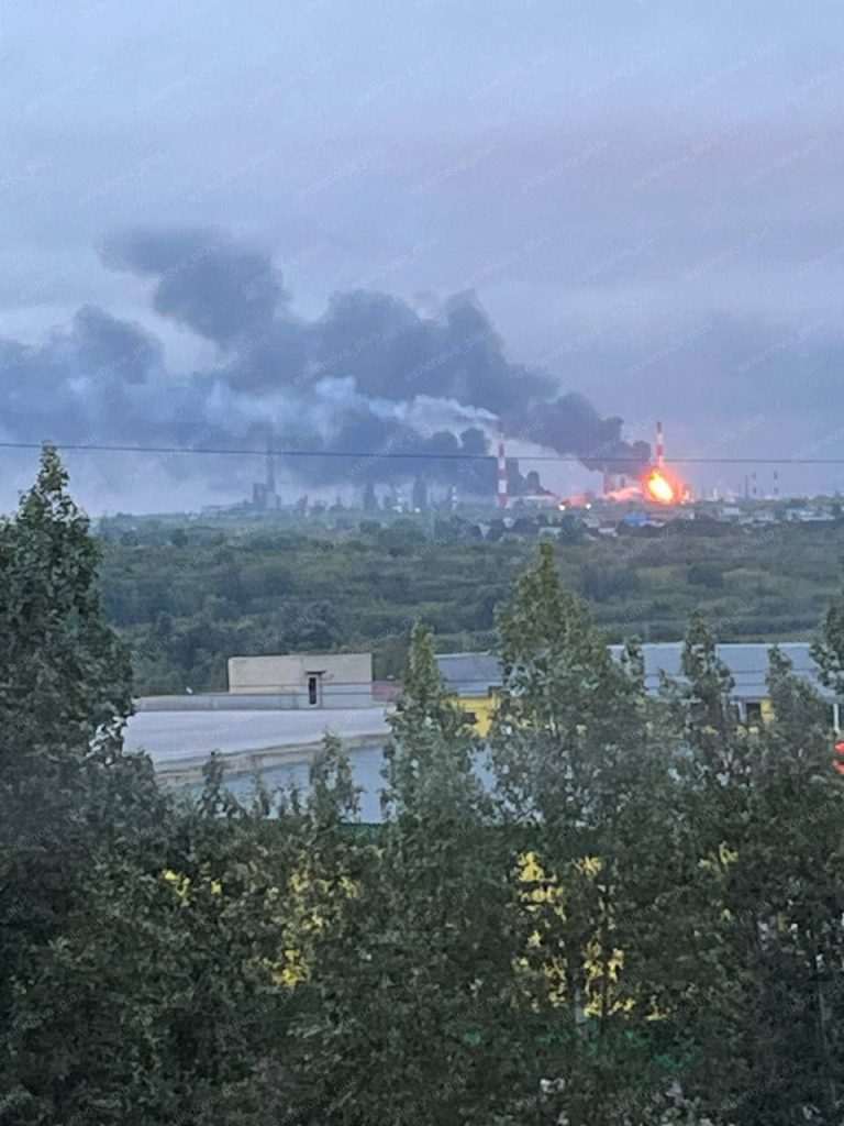 Атака дронів НПЗ у Сизрані
