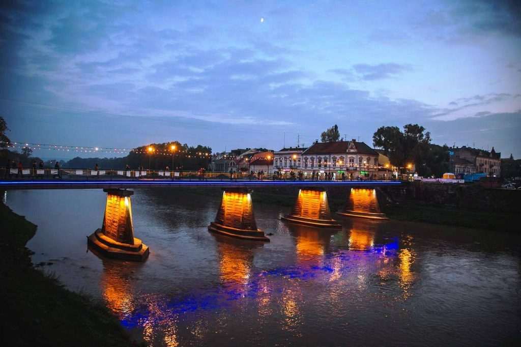 Виконує бажання,Ужгородський міст,Міст бажань в Ужгороді,мости в ужгороді Виконує бажання Міст бажань в Ужгороді